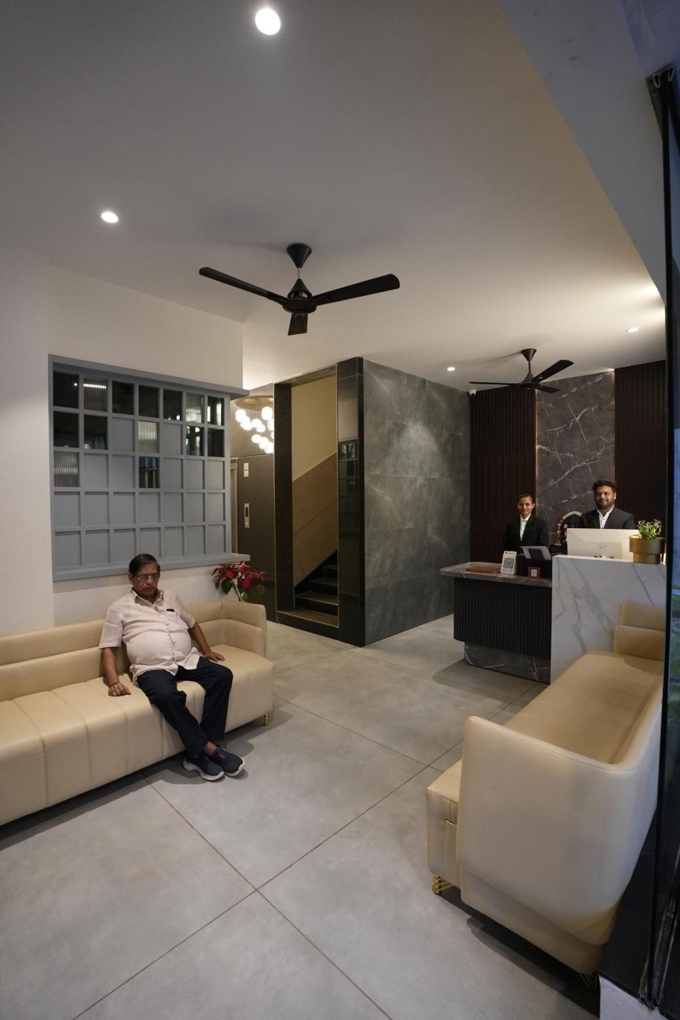 Hotel Swathi ホスペット エクステリア 写真