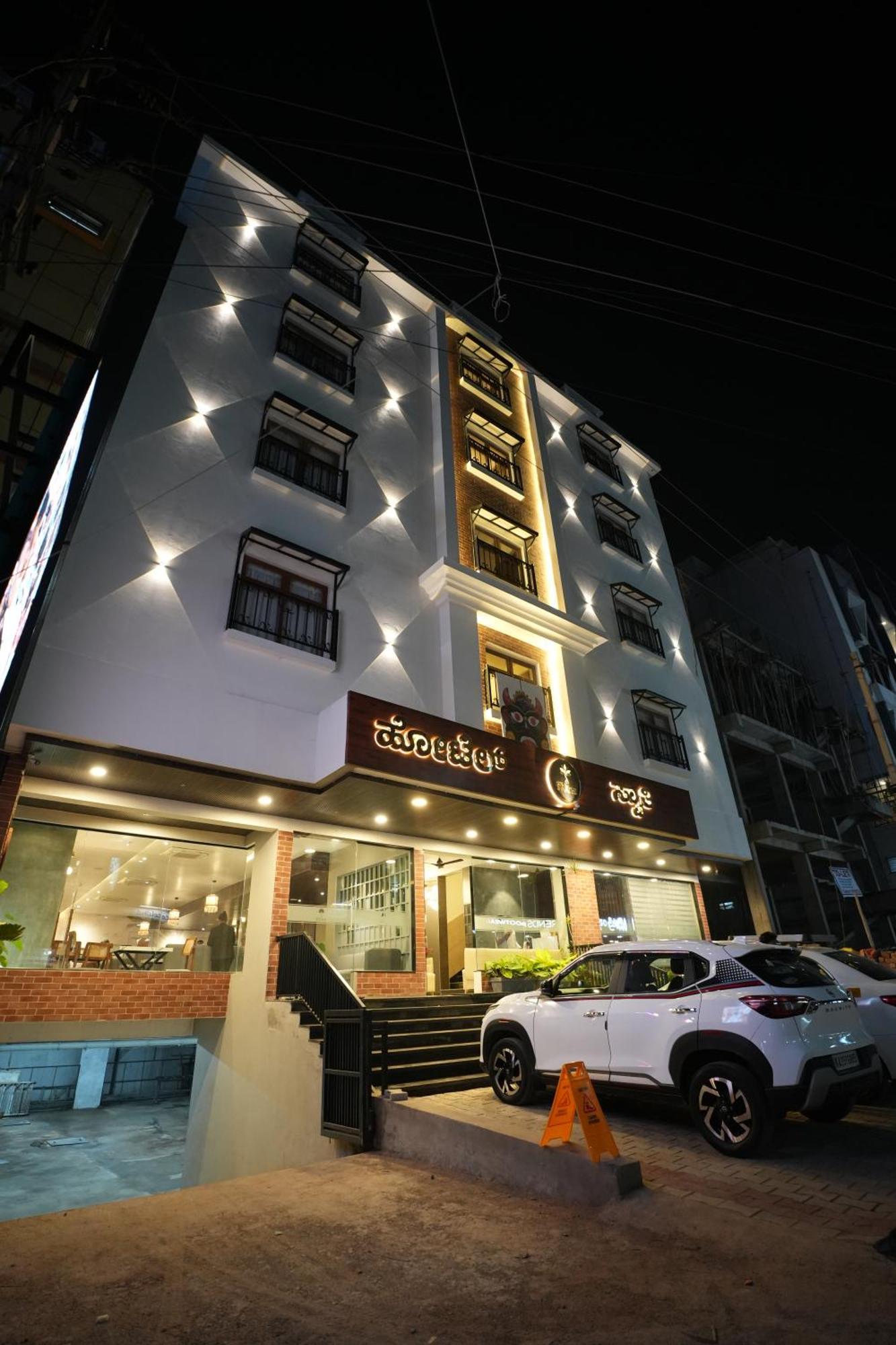 Hotel Swathi ホスペット エクステリア 写真