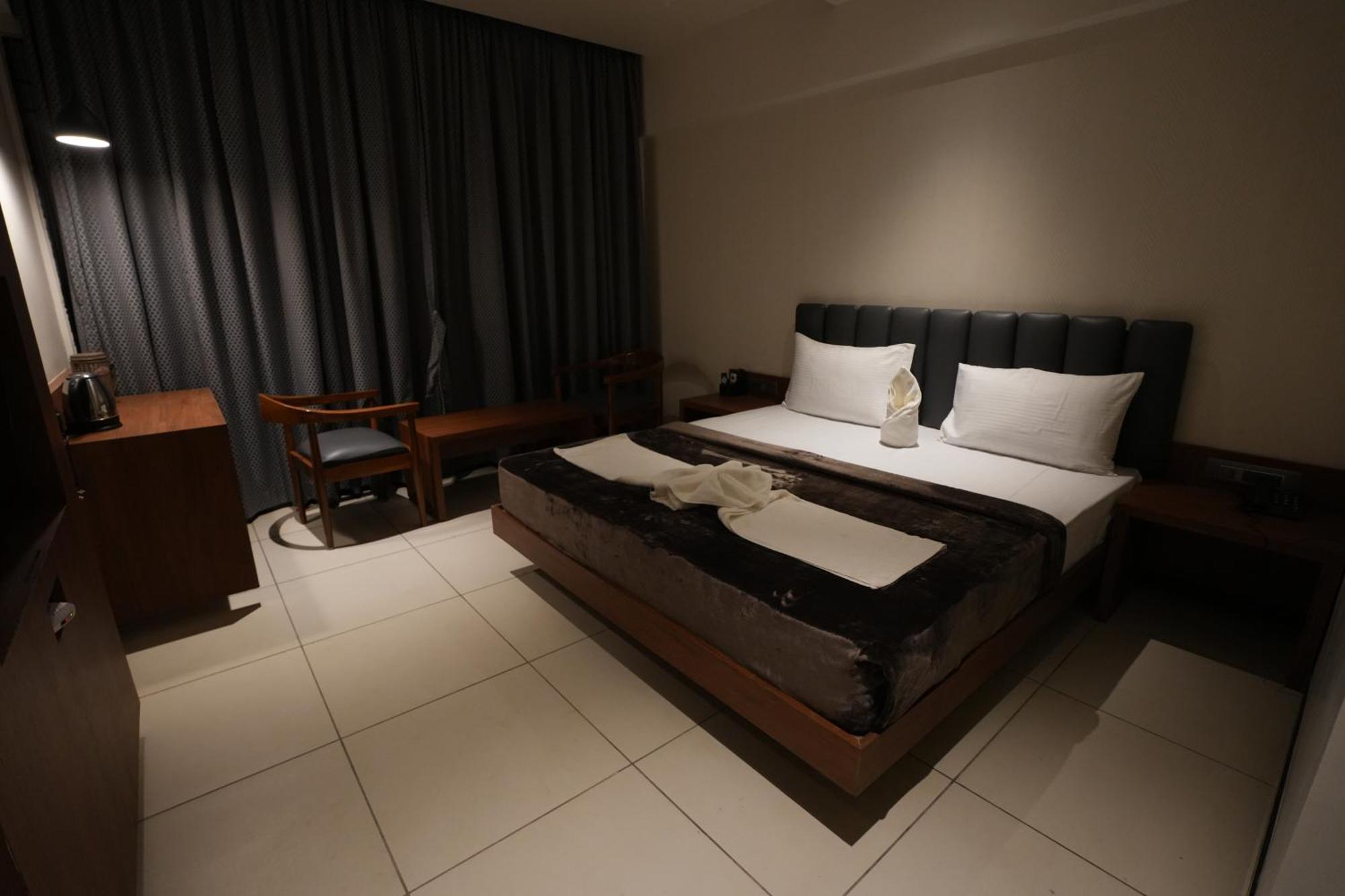 Hotel Swathi ホスペット エクステリア 写真