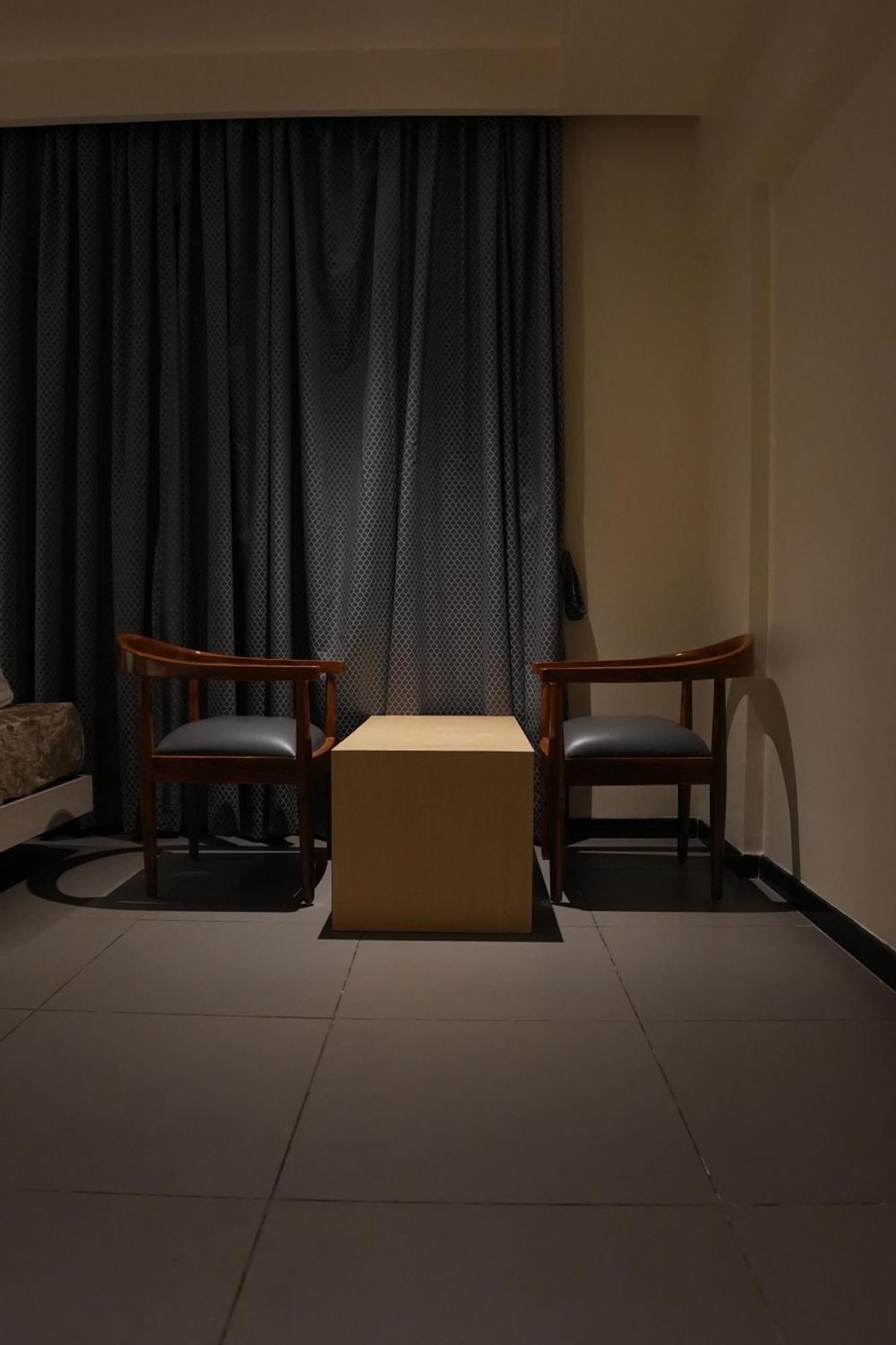 Hotel Swathi ホスペット エクステリア 写真