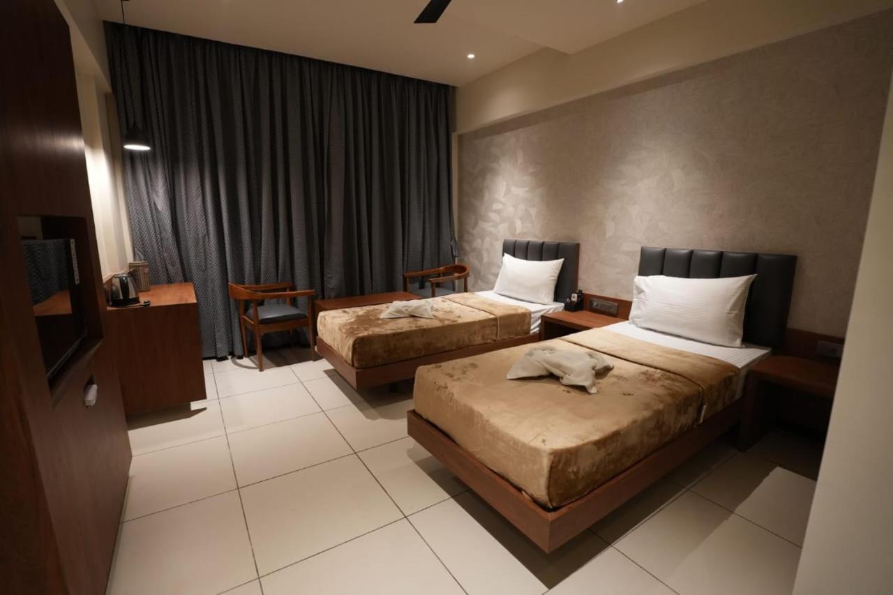 Hotel Swathi ホスペット エクステリア 写真