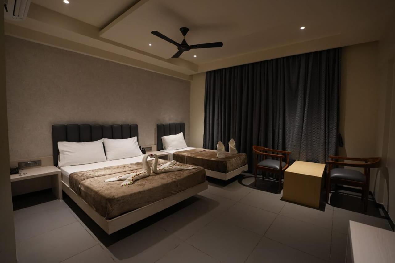 Hotel Swathi ホスペット エクステリア 写真