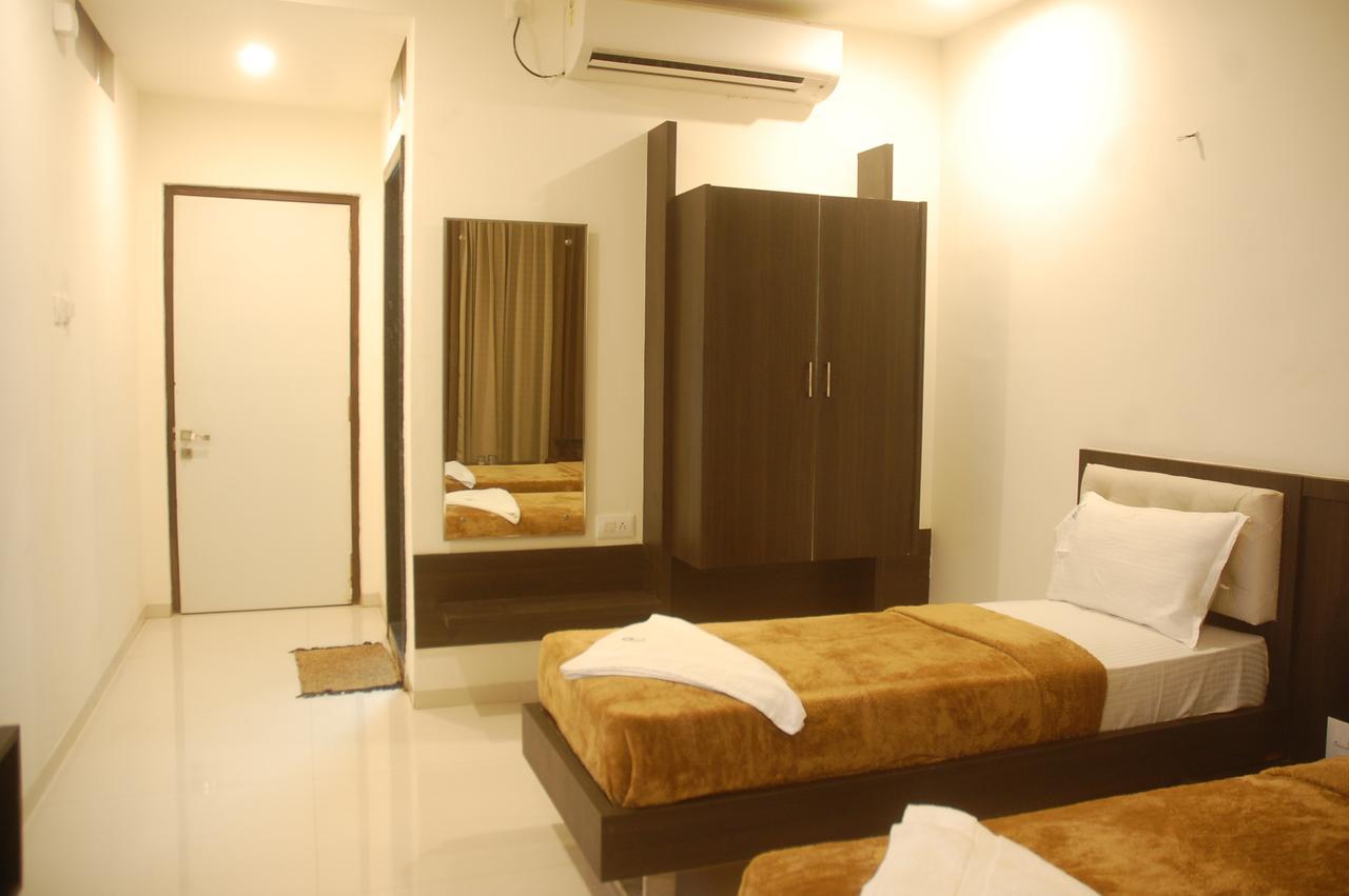 Hotel Swathi ホスペット エクステリア 写真