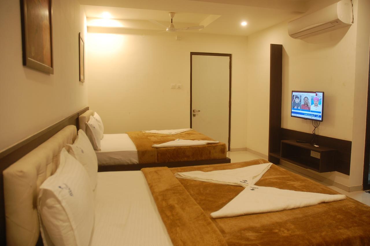 Hotel Swathi ホスペット エクステリア 写真