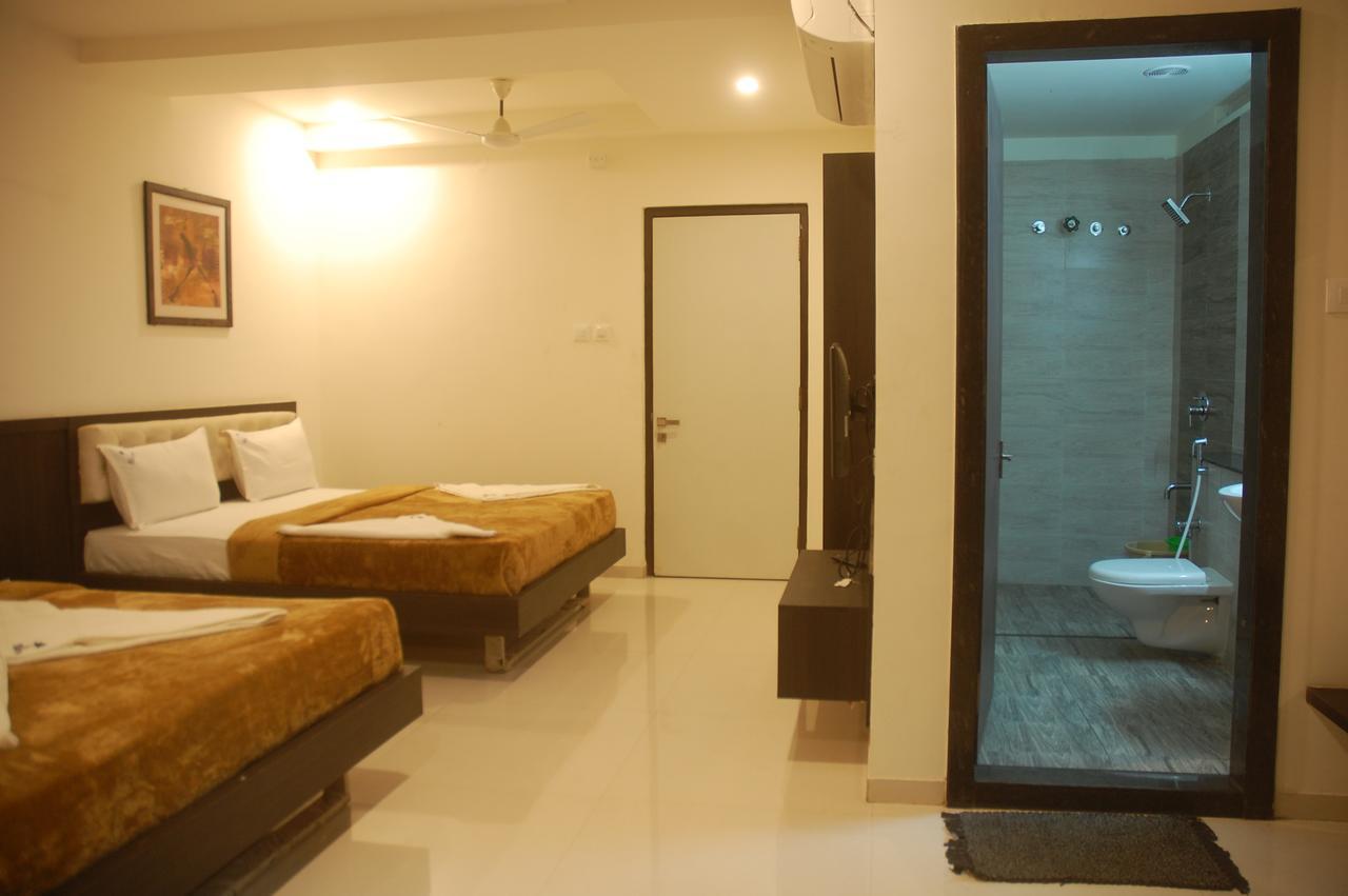 Hotel Swathi ホスペット エクステリア 写真