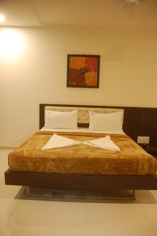 Hotel Swathi ホスペット エクステリア 写真
