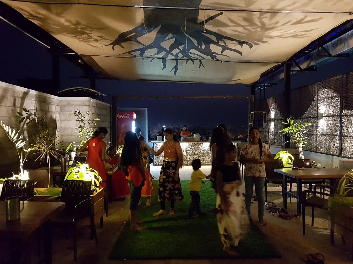 Hotel Swathi ホスペット エクステリア 写真